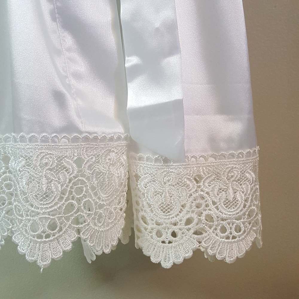 White Lace Trim Robe - Picture 4 of 6